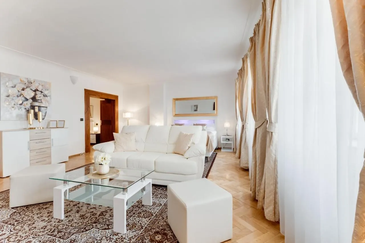 Charles Bridge Royal Apartments - Castle District Praga