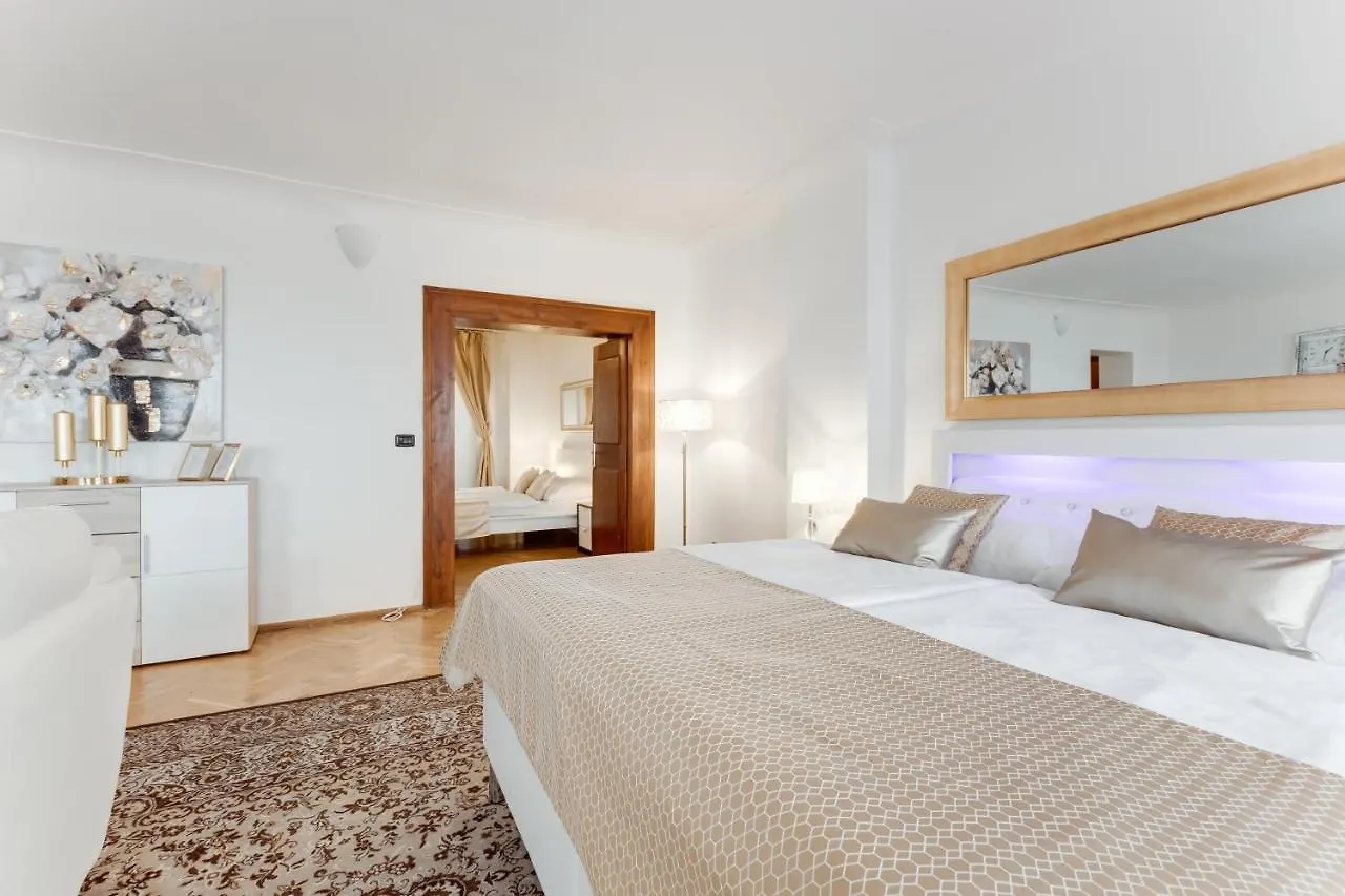 Charles Bridge Royal Apartments - Castle District Praga