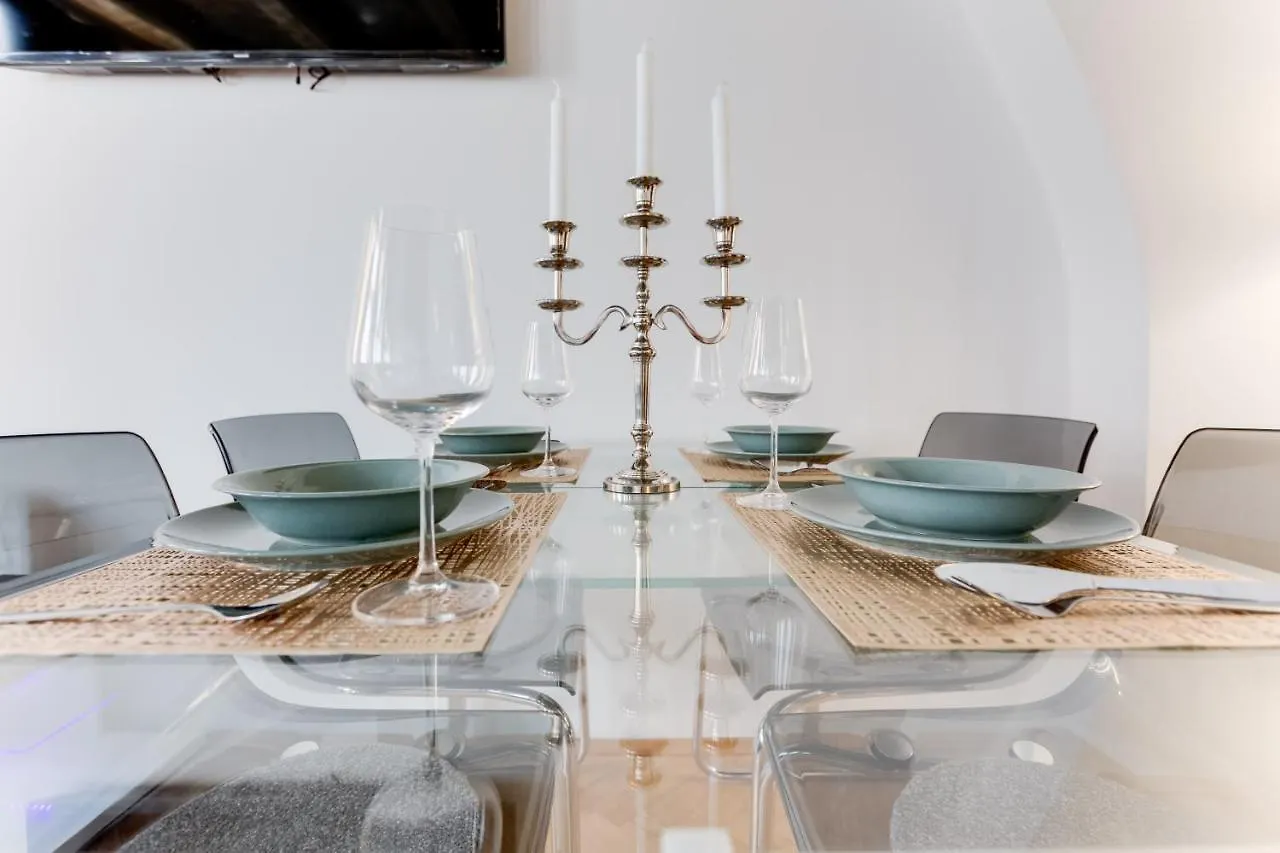 Charles Bridge Royal Apartments - Castle District Praga